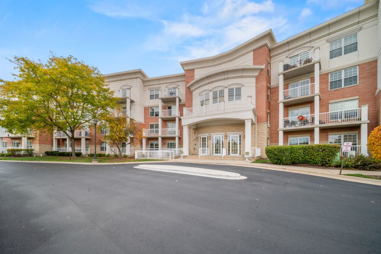601 W Rand Road #207, Arlington Heights, IL 60004