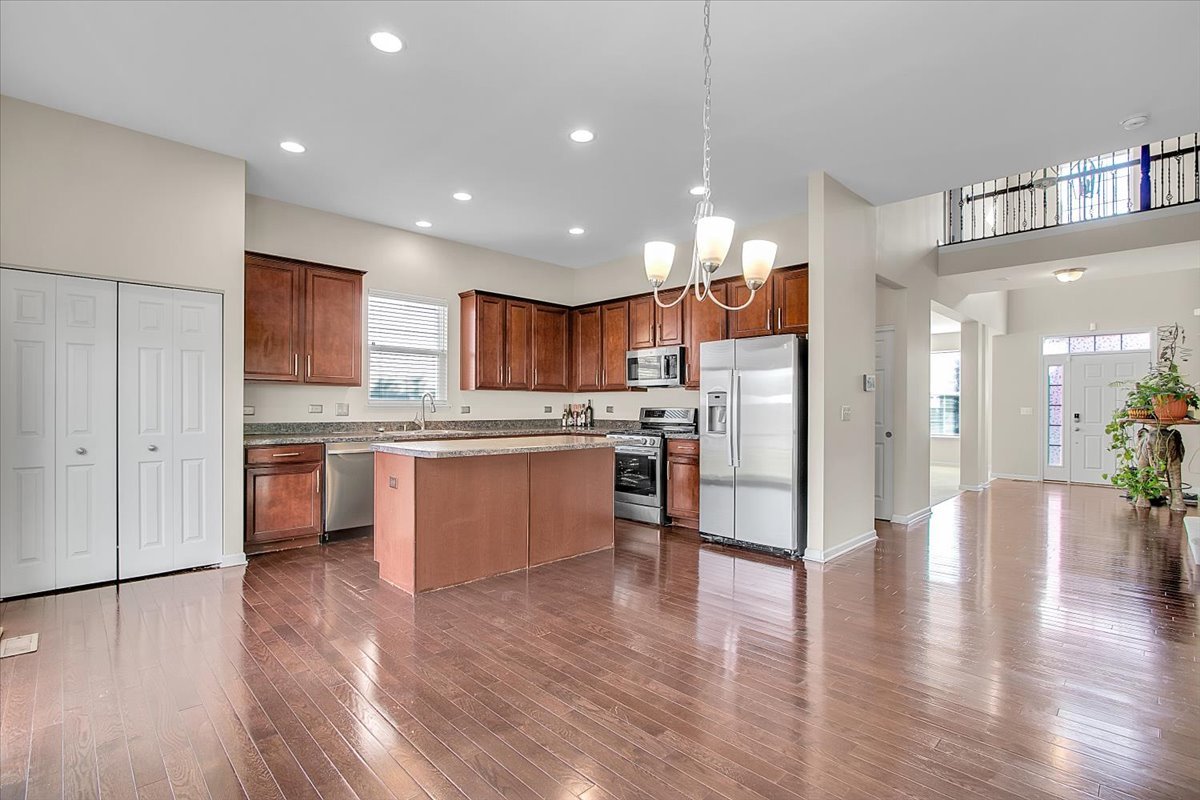 1120 TRILLIUM Lane, Shorewood, IL 60404