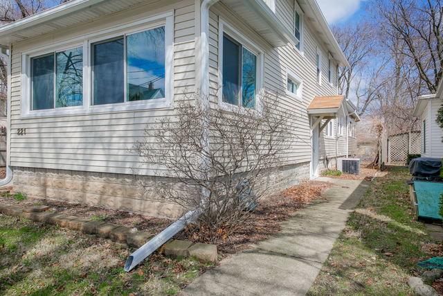 221 Elm Street, Batavia, IL 60510