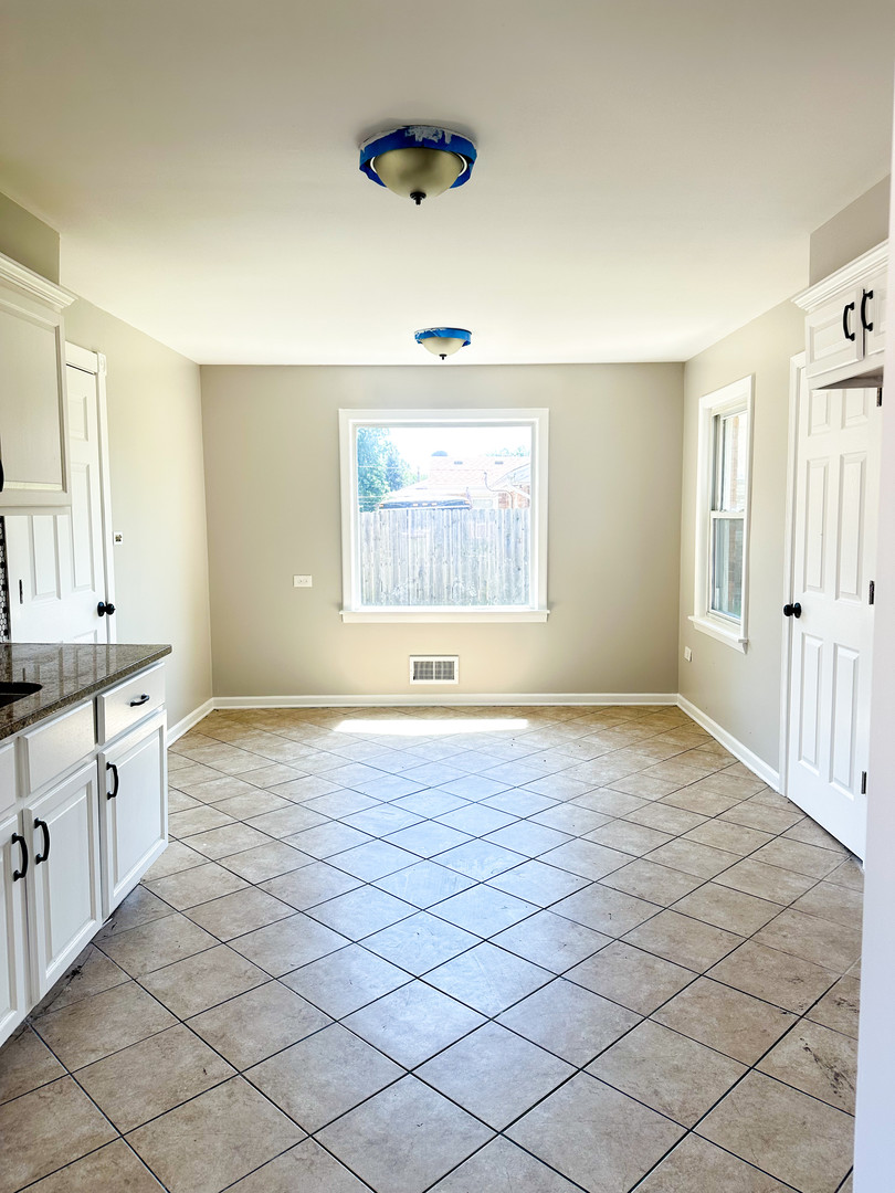 9405 S 76th Court, Hickory Hills, IL 60457