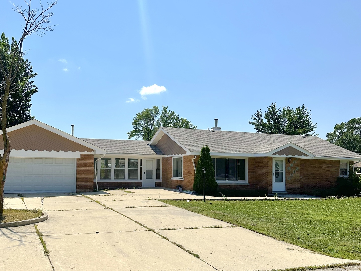 9405 S 76th Court, Hickory Hills, IL 60457