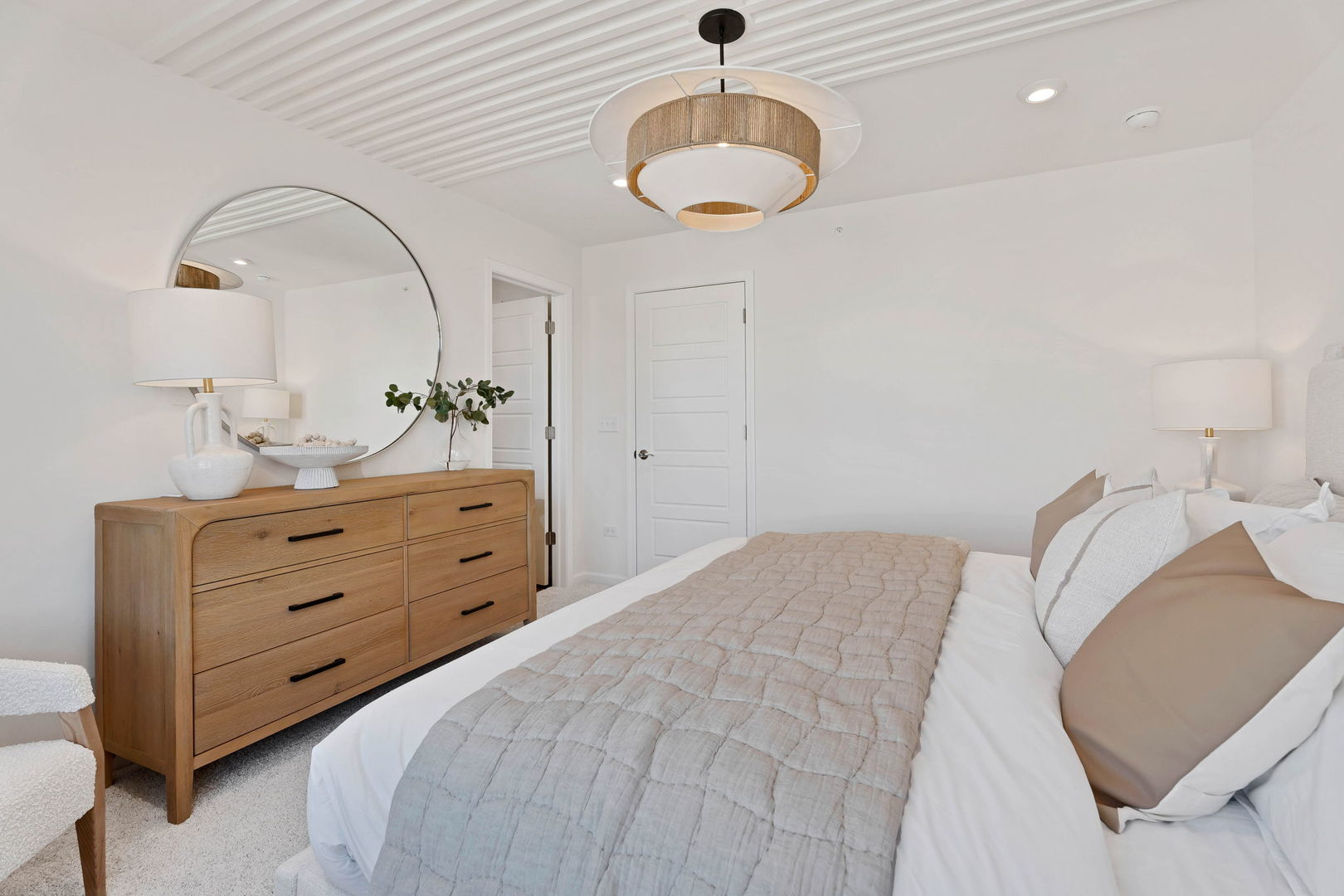 6303 Sandbelt Drive #33004, Woodridge, IL 60517