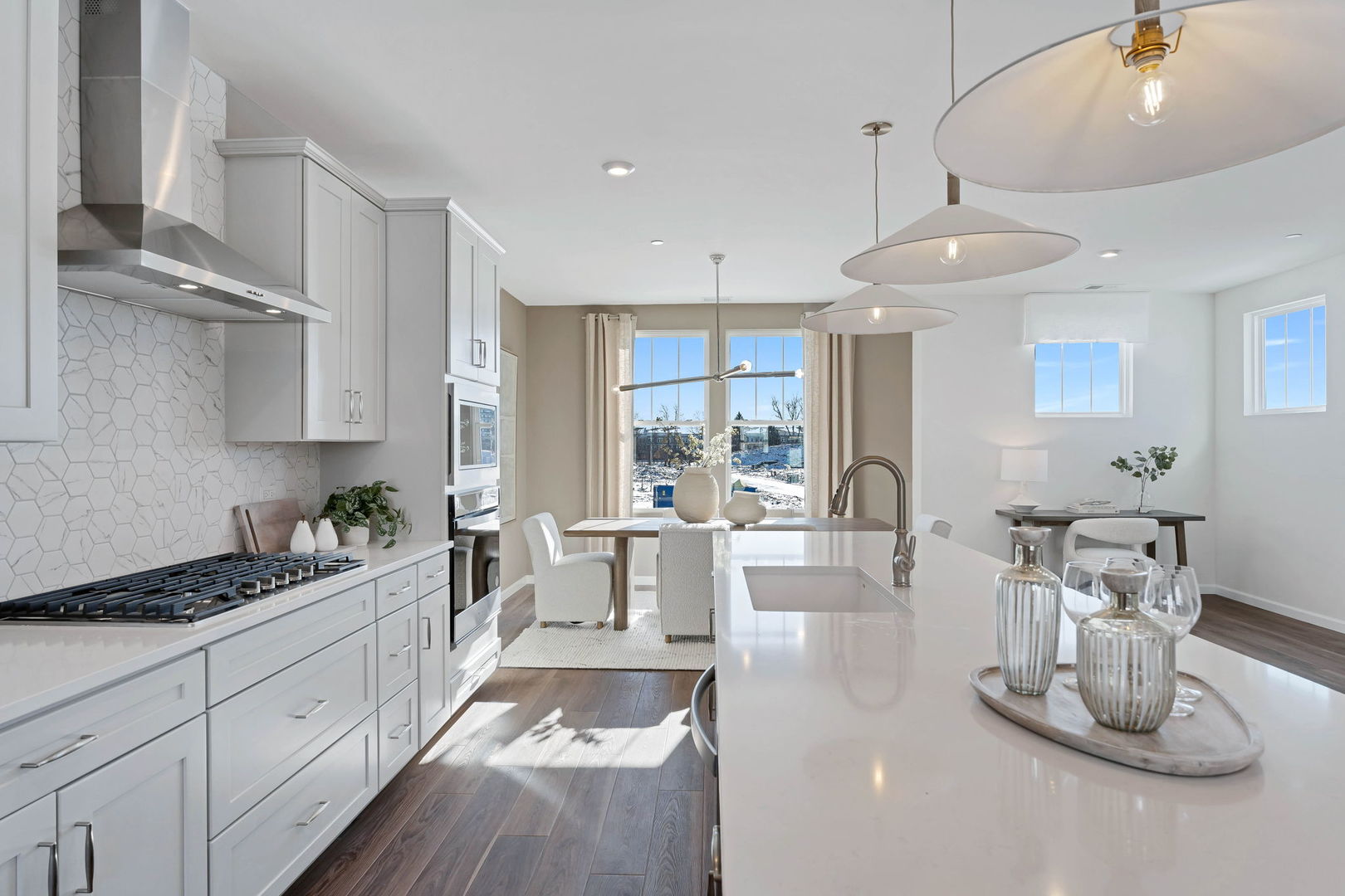 6303 Sandbelt Drive #33004, Woodridge, IL 60517