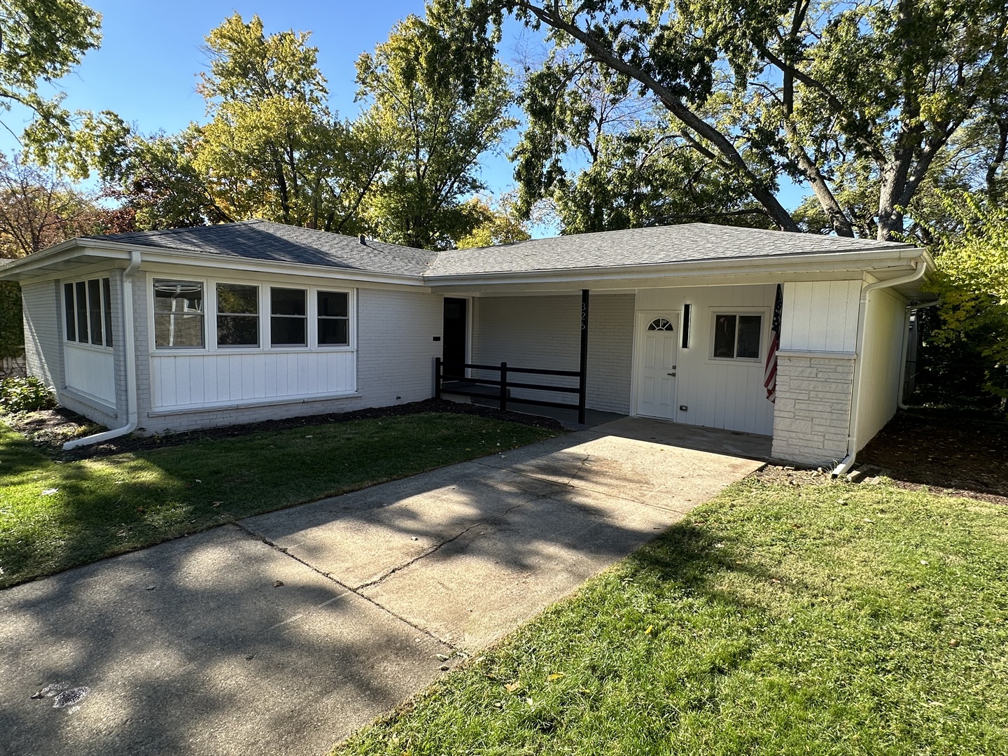 326 Indian Drive, Glen Ellyn, IL 60137
