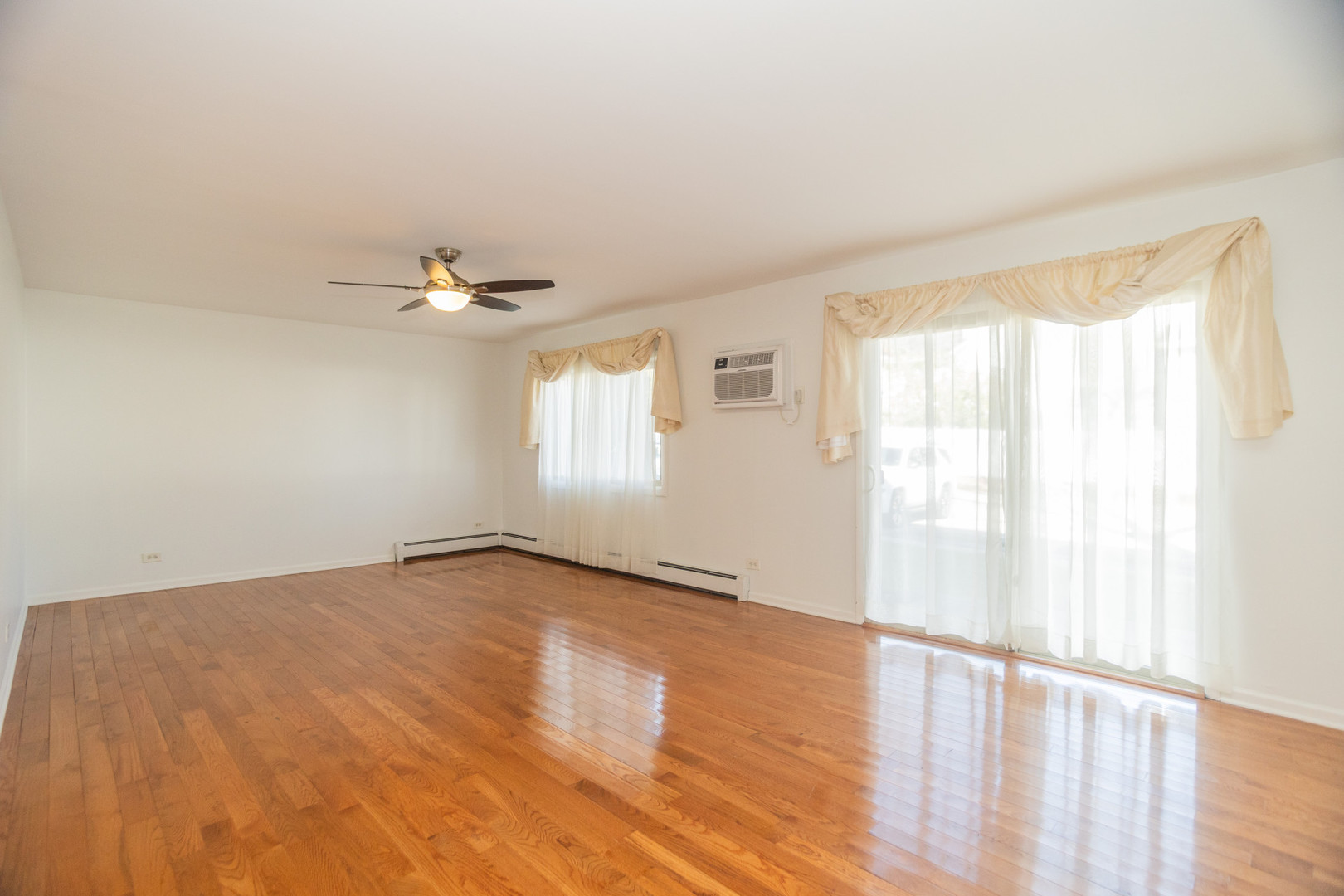 551 CARLYSLE Drive #2, Clarendon Hills, IL 60514