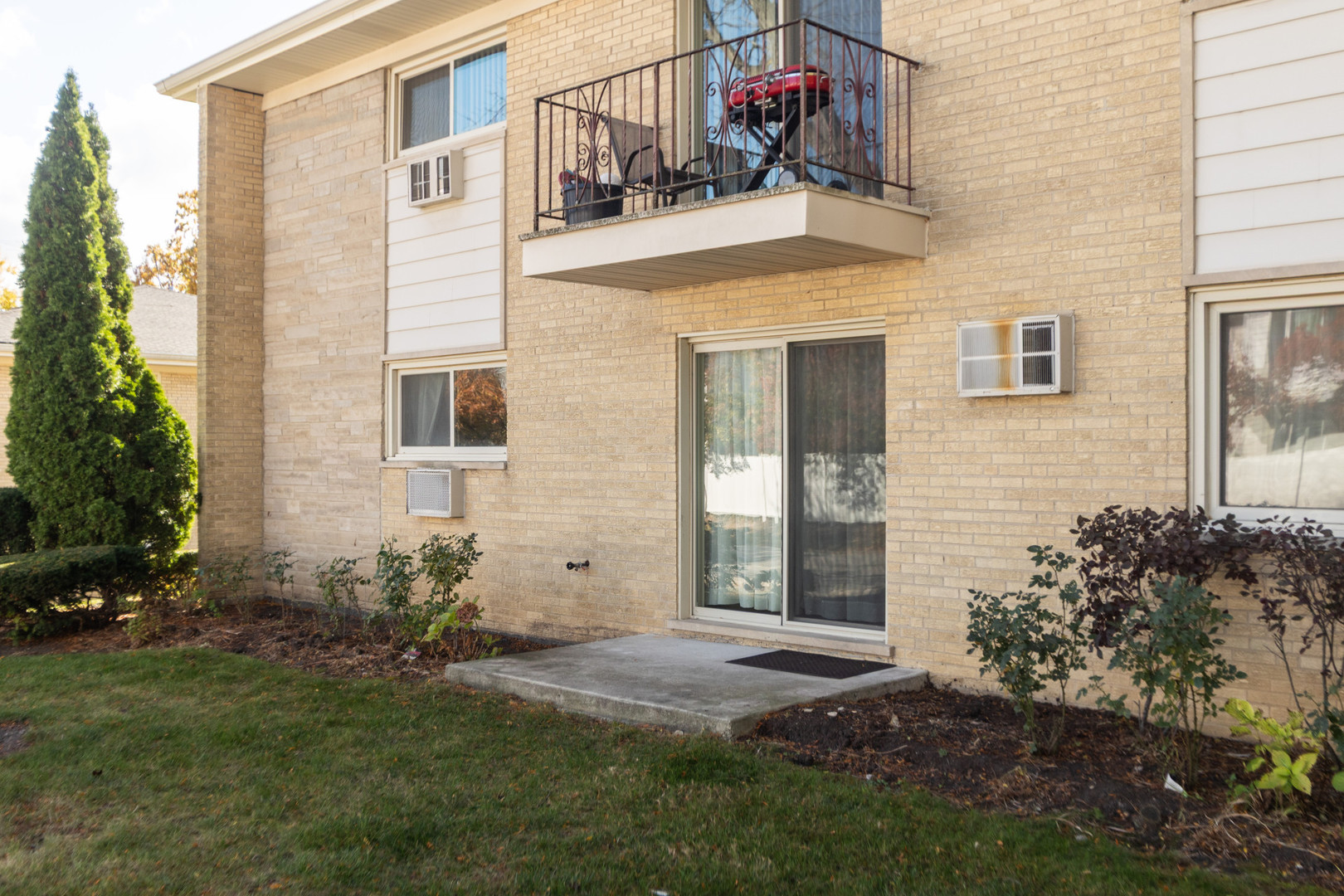 551 CARLYSLE Drive #2, Clarendon Hills, IL 60514