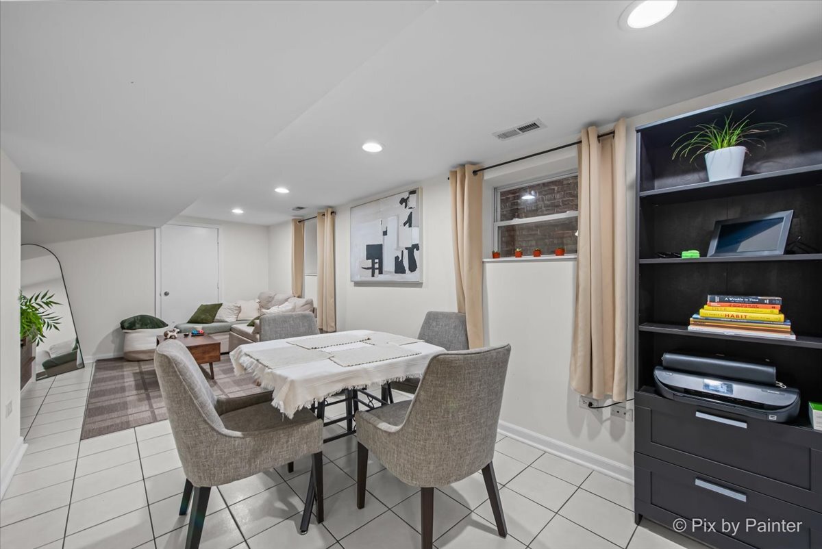 4252 N Lawndale Avenue, Chicago, IL 60618