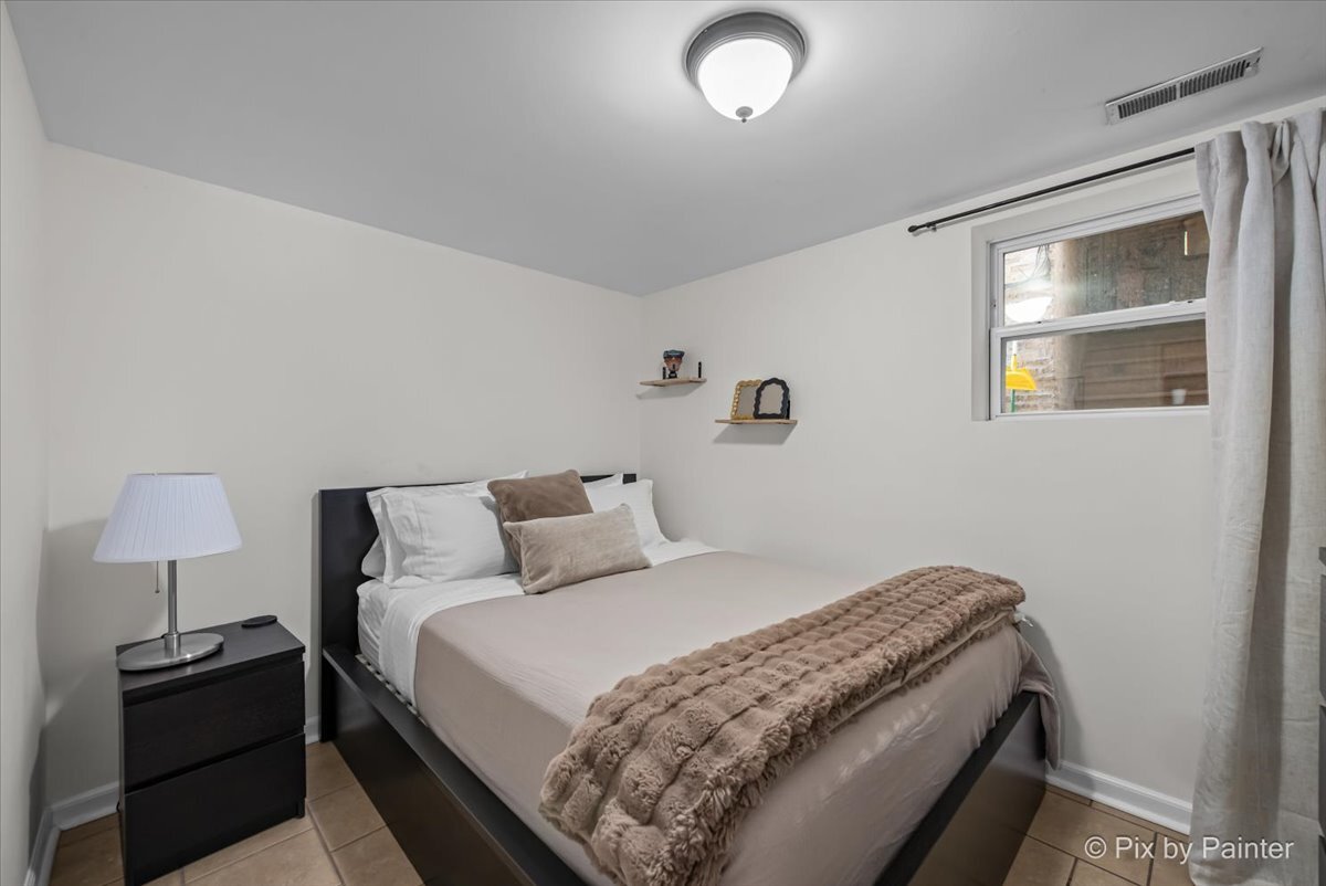 4252 N Lawndale Avenue, Chicago, IL 60618