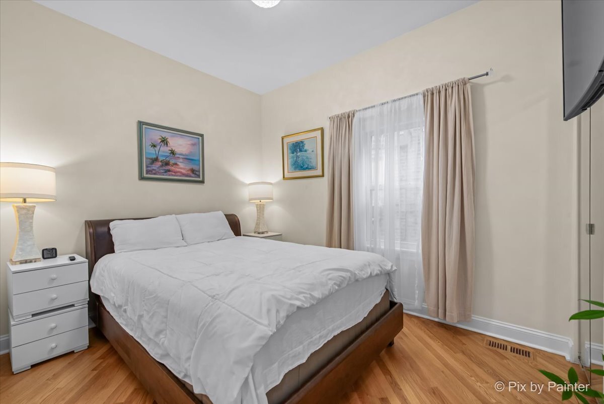 4252 N Lawndale Avenue, Chicago, IL 60618