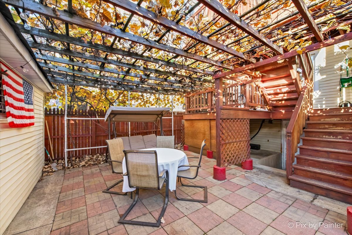 4252 N Lawndale Avenue, Chicago, IL 60618