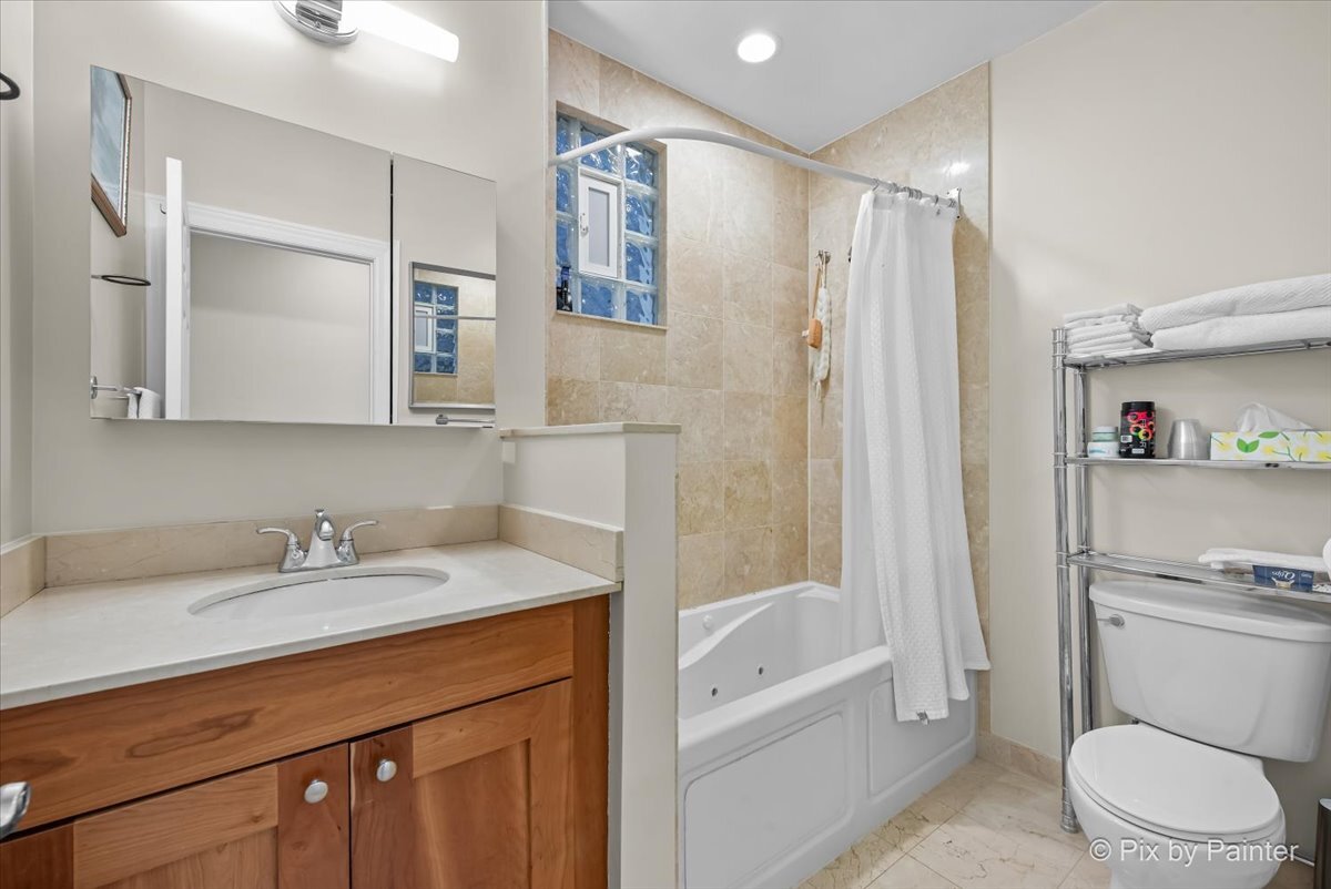 4252 N Lawndale Avenue, Chicago, IL 60618