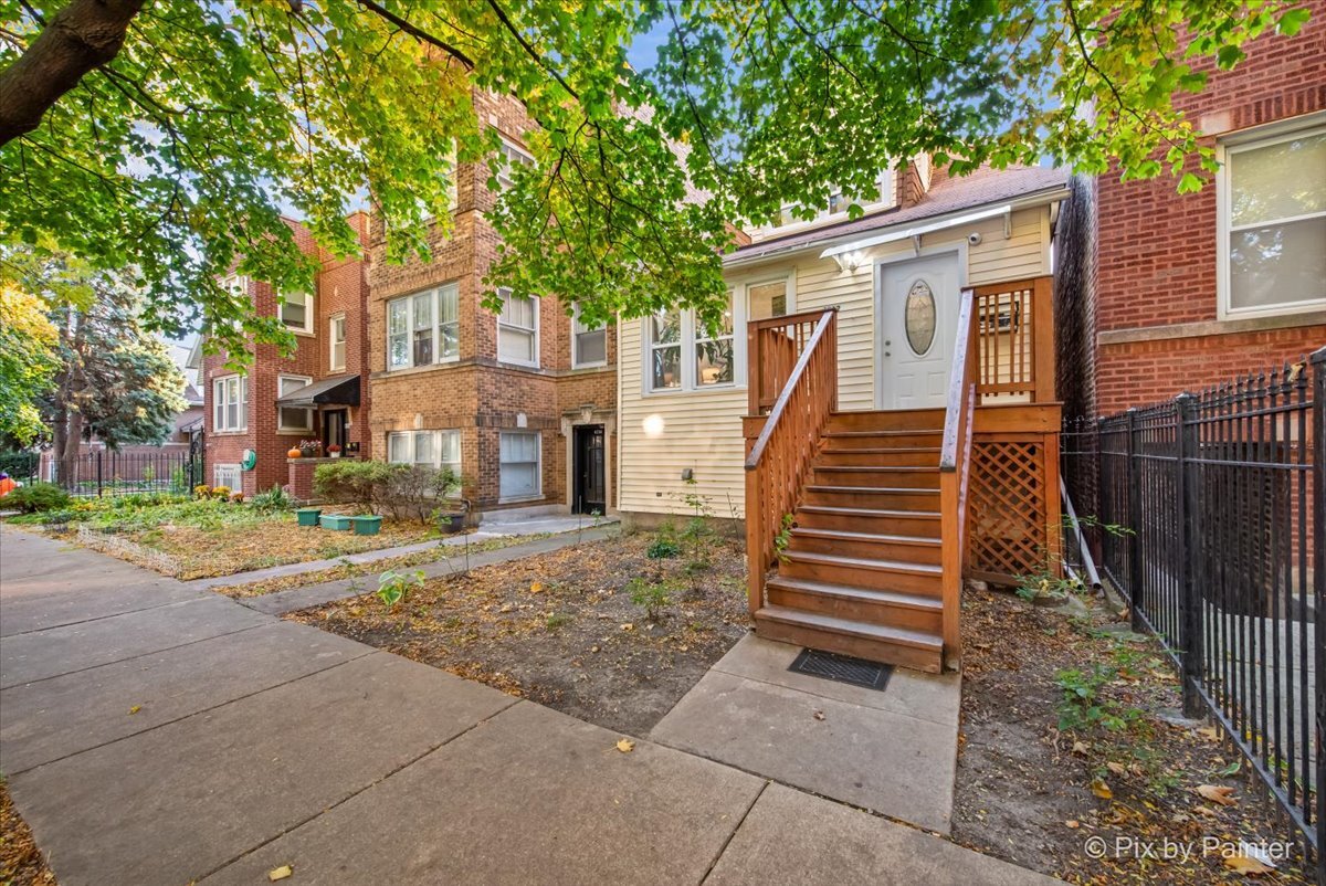 4252 N Lawndale Avenue, Chicago, IL 60618