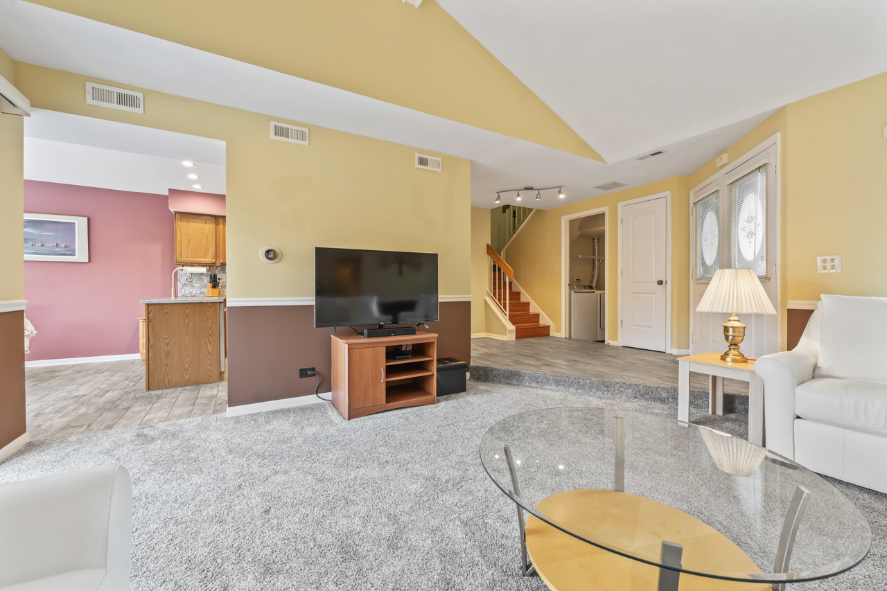 64 White Pine Drive, Schaumburg, IL 60193