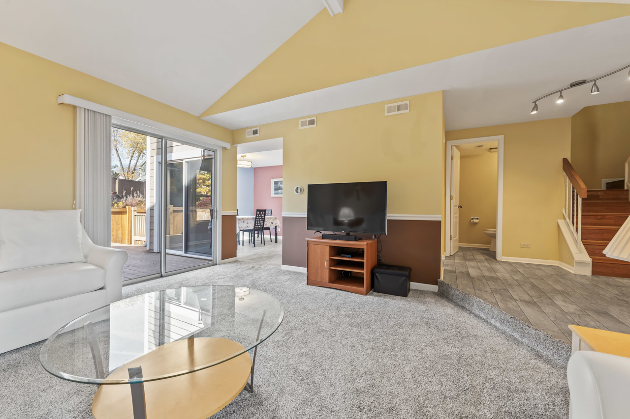 64 White Pine Drive, Schaumburg, IL 60193