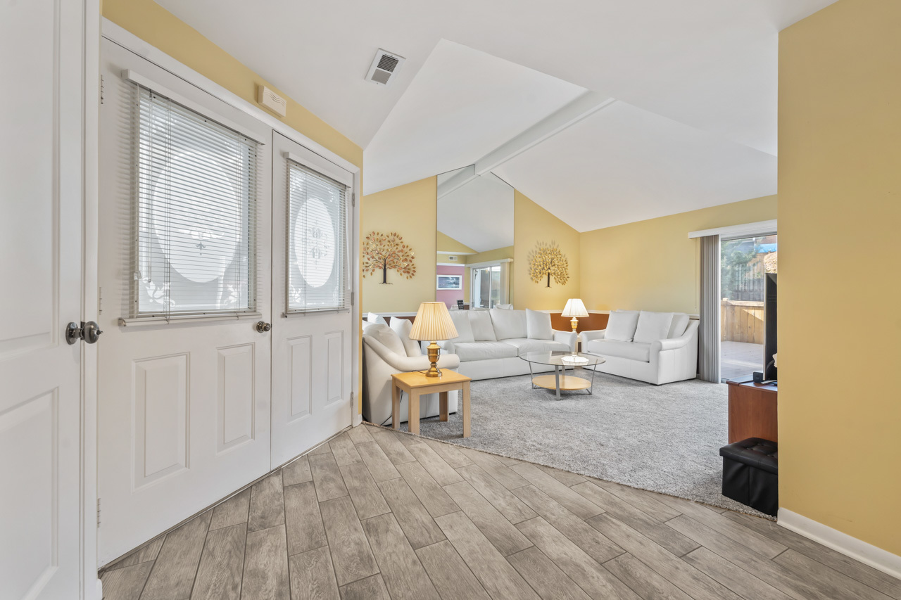 64 White Pine Drive, Schaumburg, IL 60193