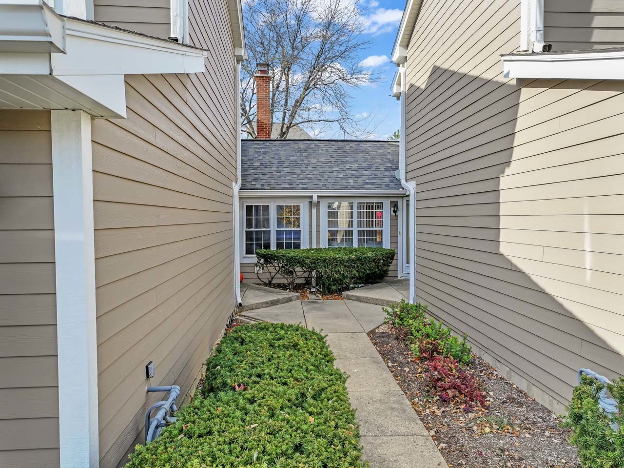 64 White Pine Drive, Schaumburg, IL 60193