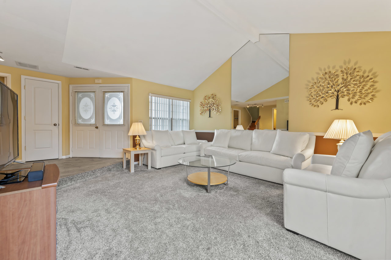 64 White Pine Drive, Schaumburg, IL 60193