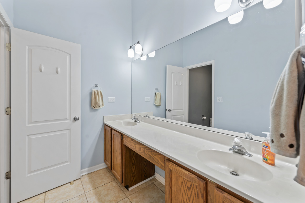 64 White Pine Drive, Schaumburg, IL 60193