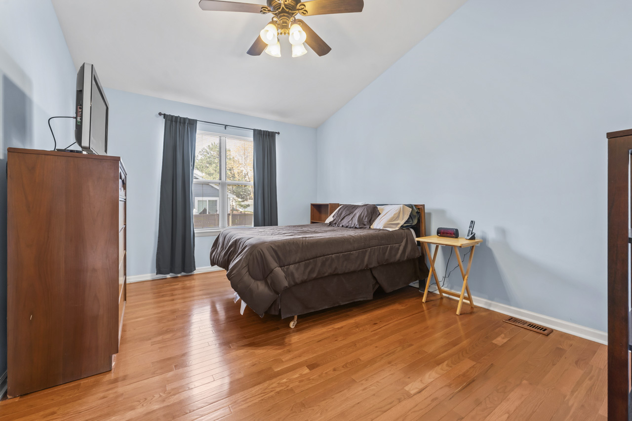 64 White Pine Drive, Schaumburg, IL 60193