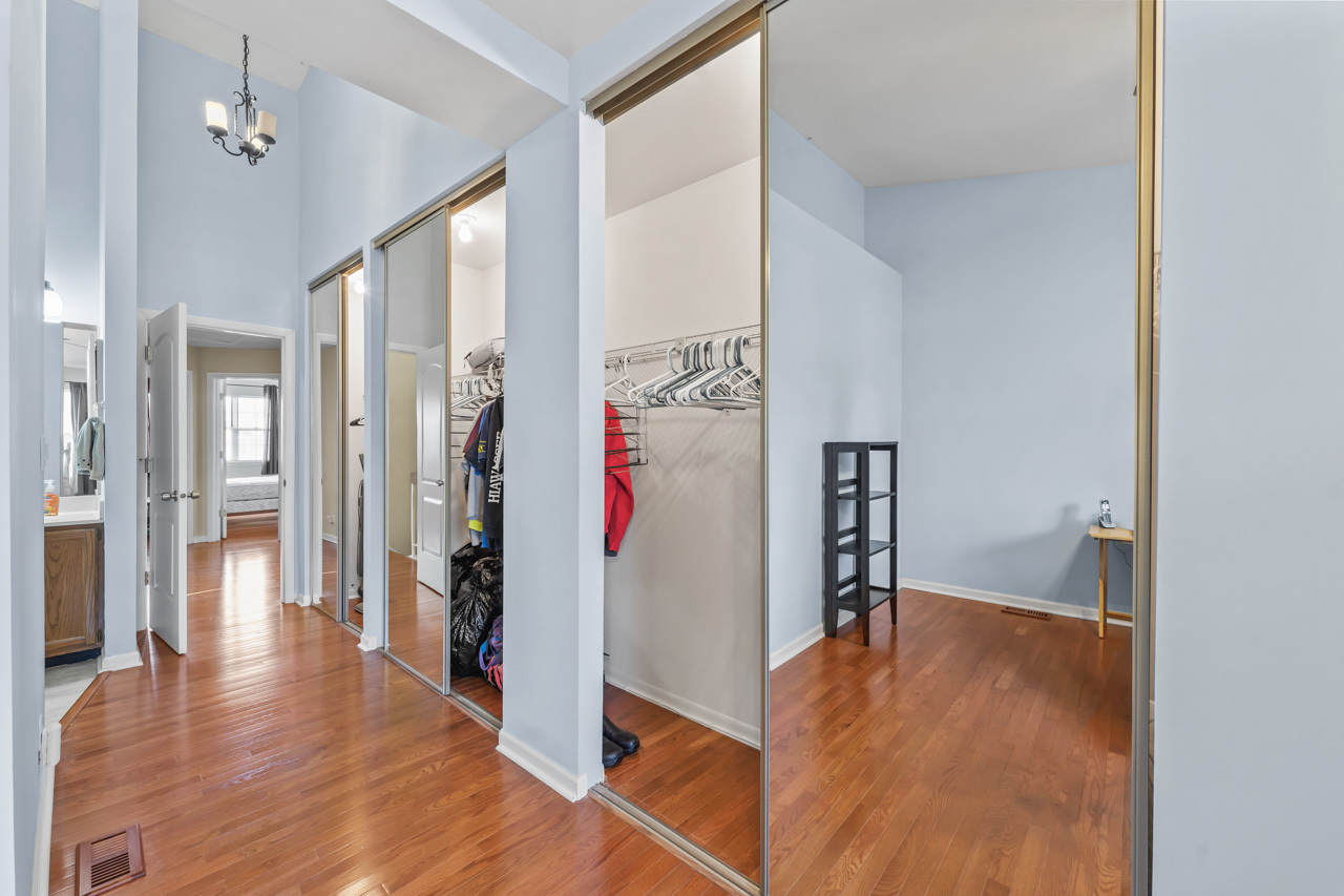 64 White Pine Drive, Schaumburg, IL 60193