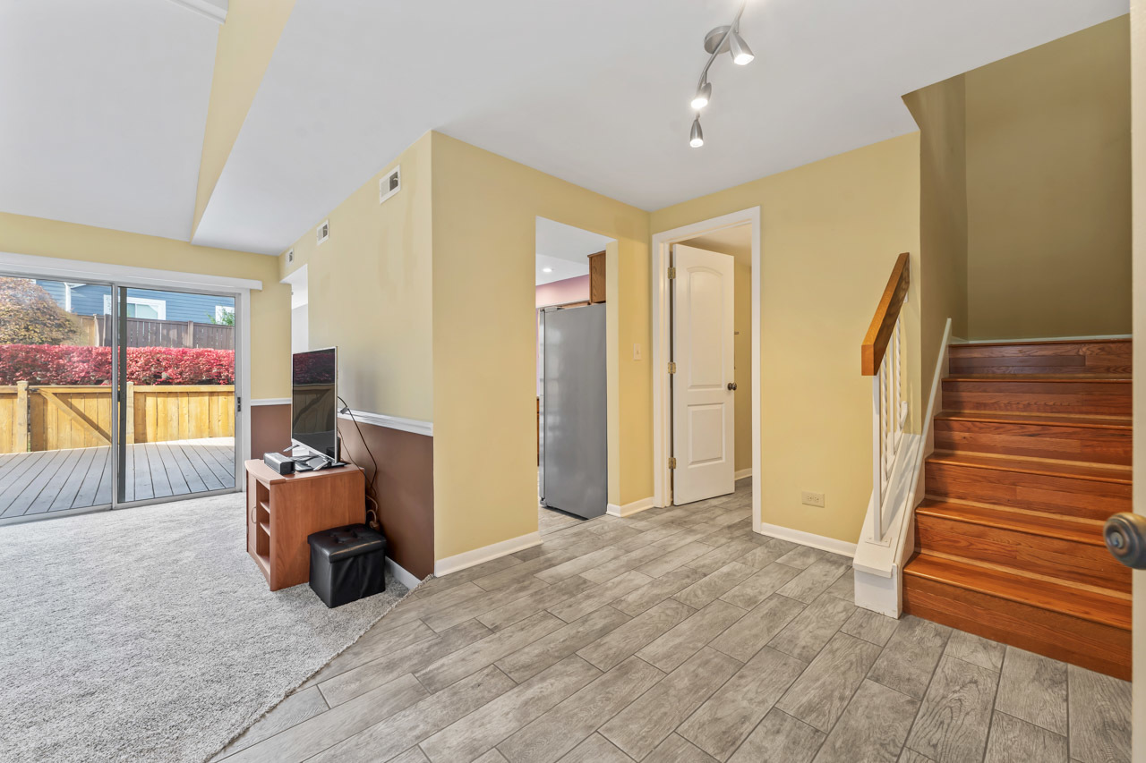 64 White Pine Drive, Schaumburg, IL 60193