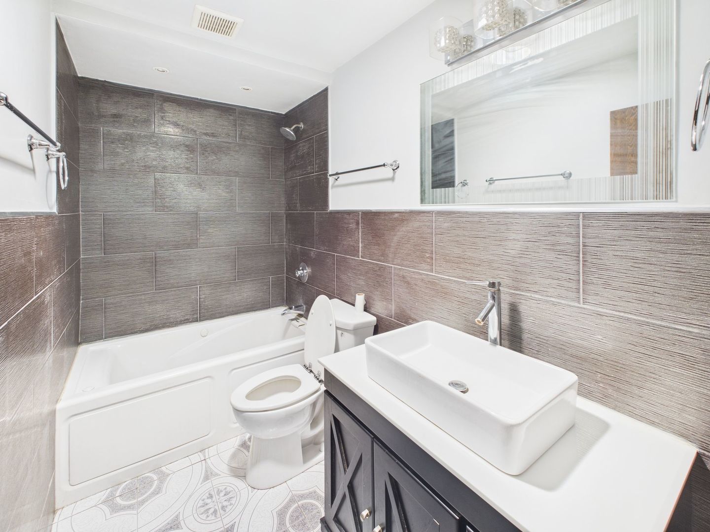 1200 Jacqueline Drive, Crete, IL 60417