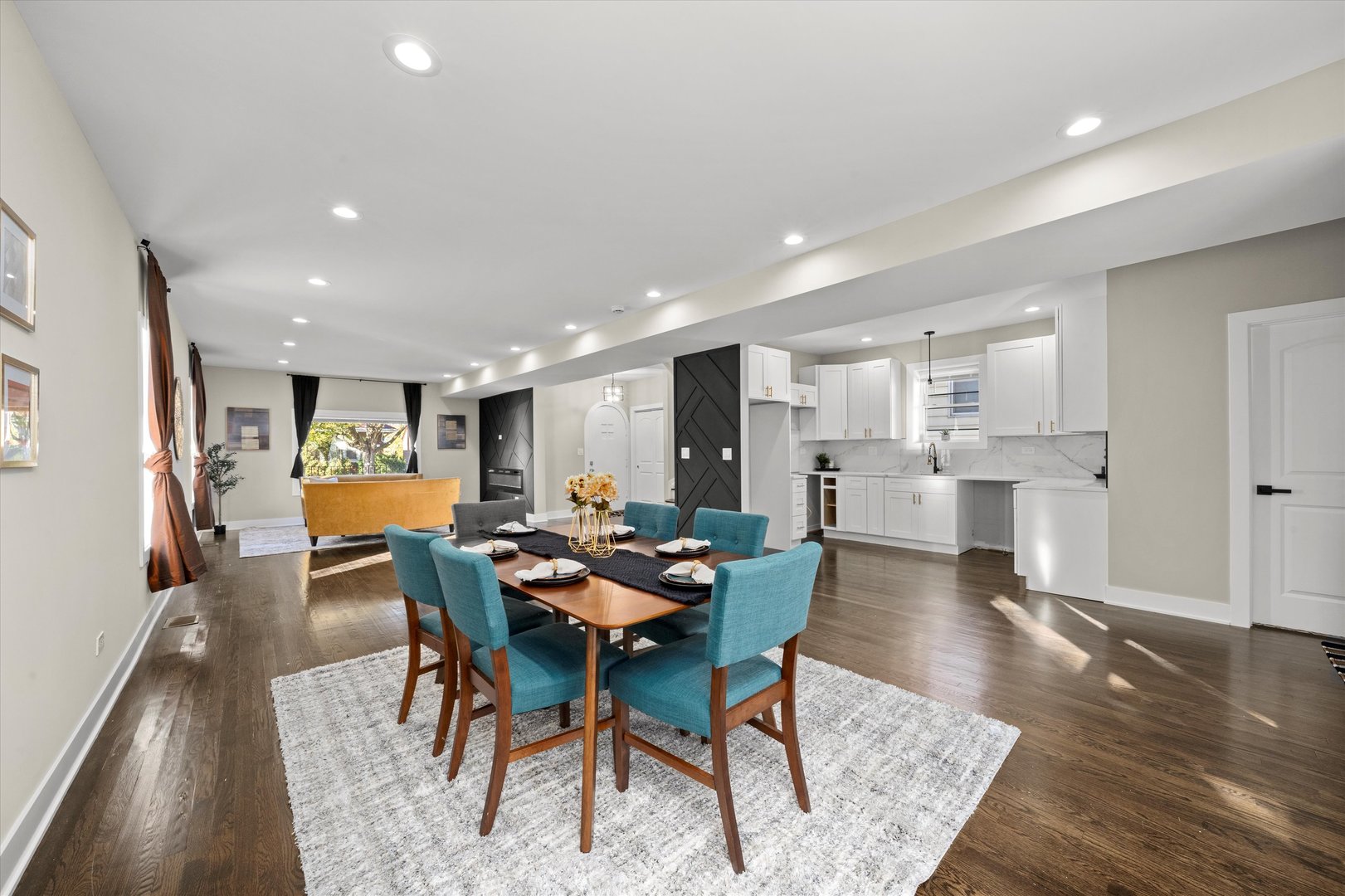 8041 S Blackstone Avenue, Chicago, IL 60619