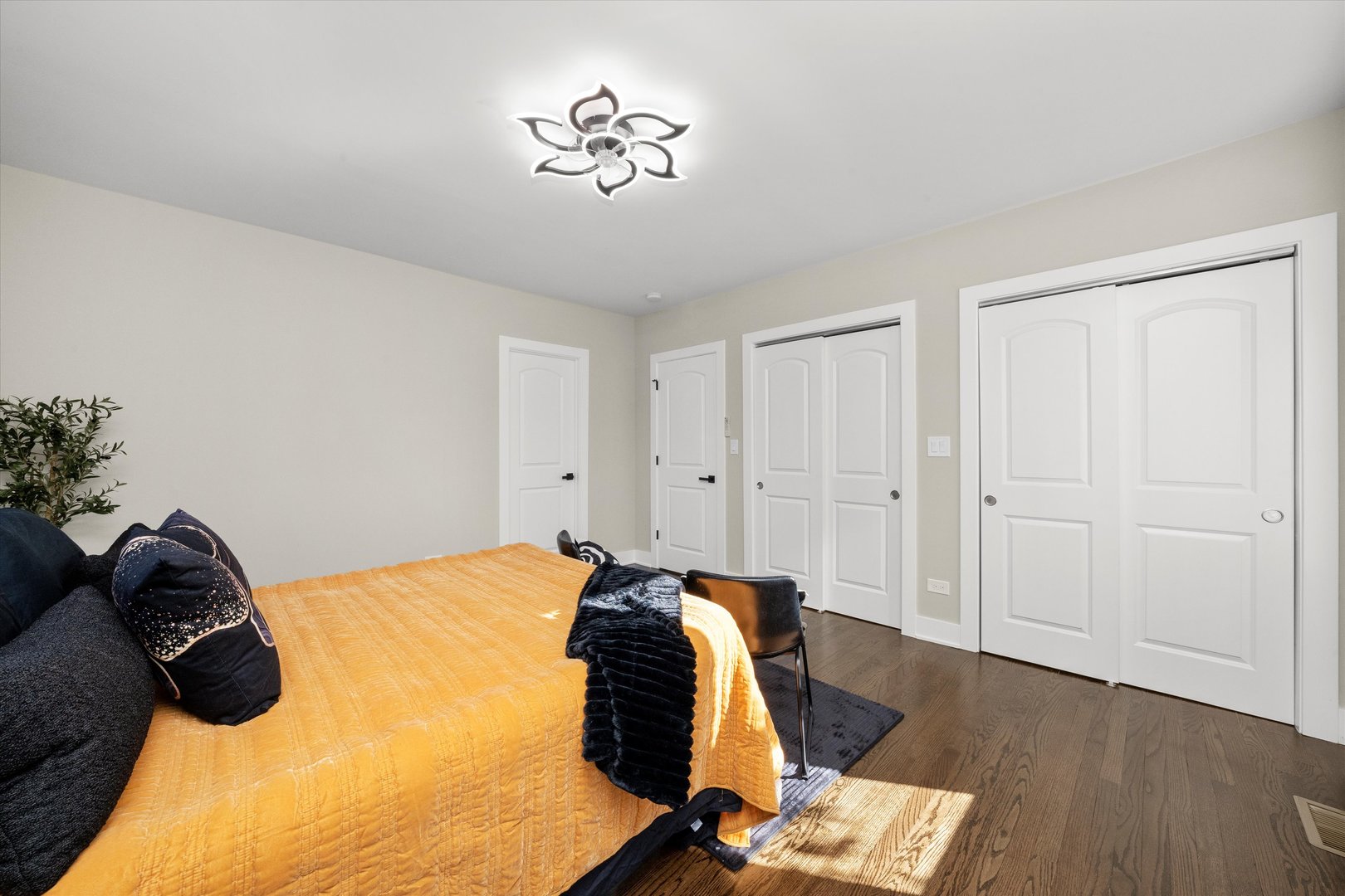 8041 S Blackstone Avenue, Chicago, IL 60619