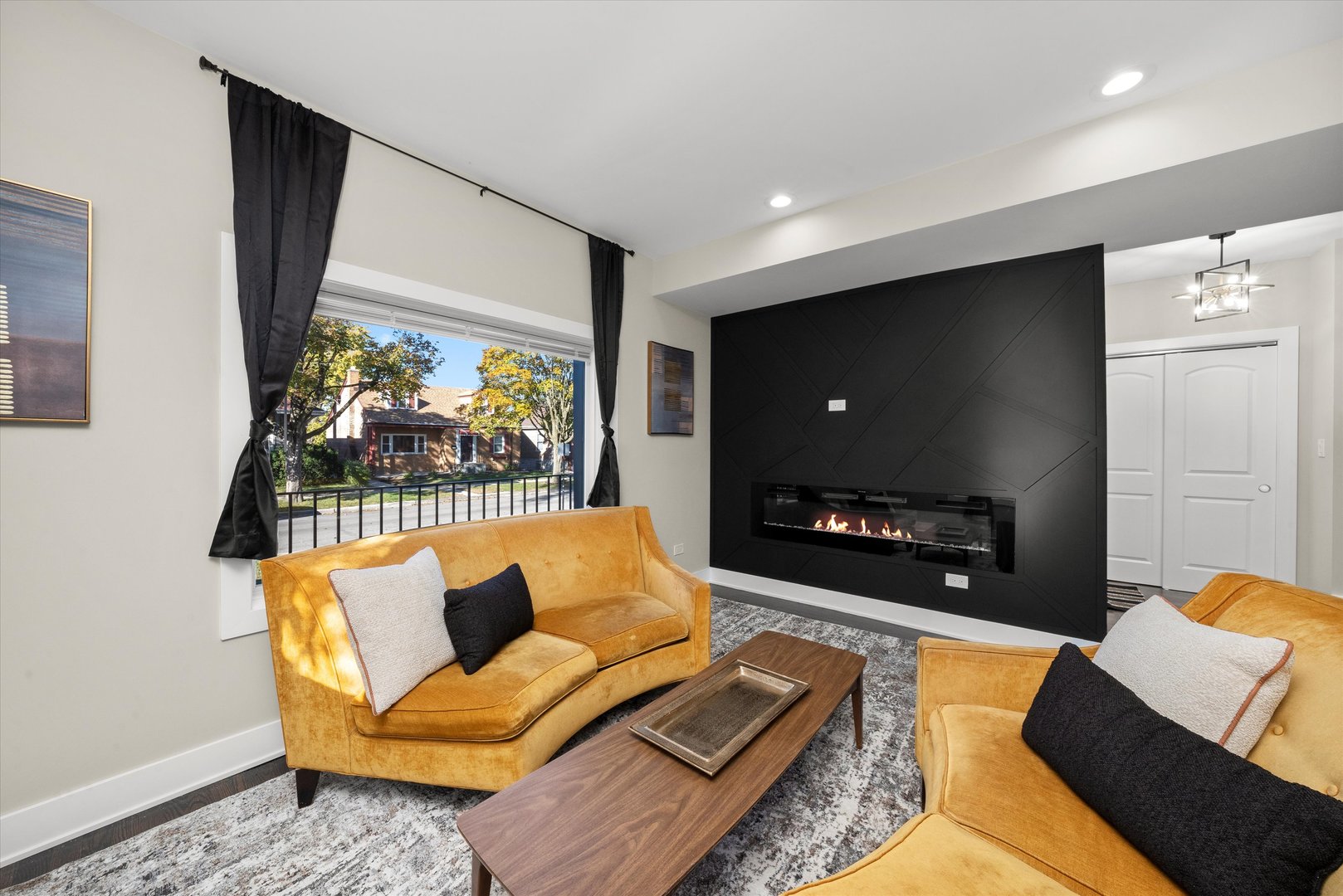 8041 S Blackstone Avenue, Chicago, IL 60619