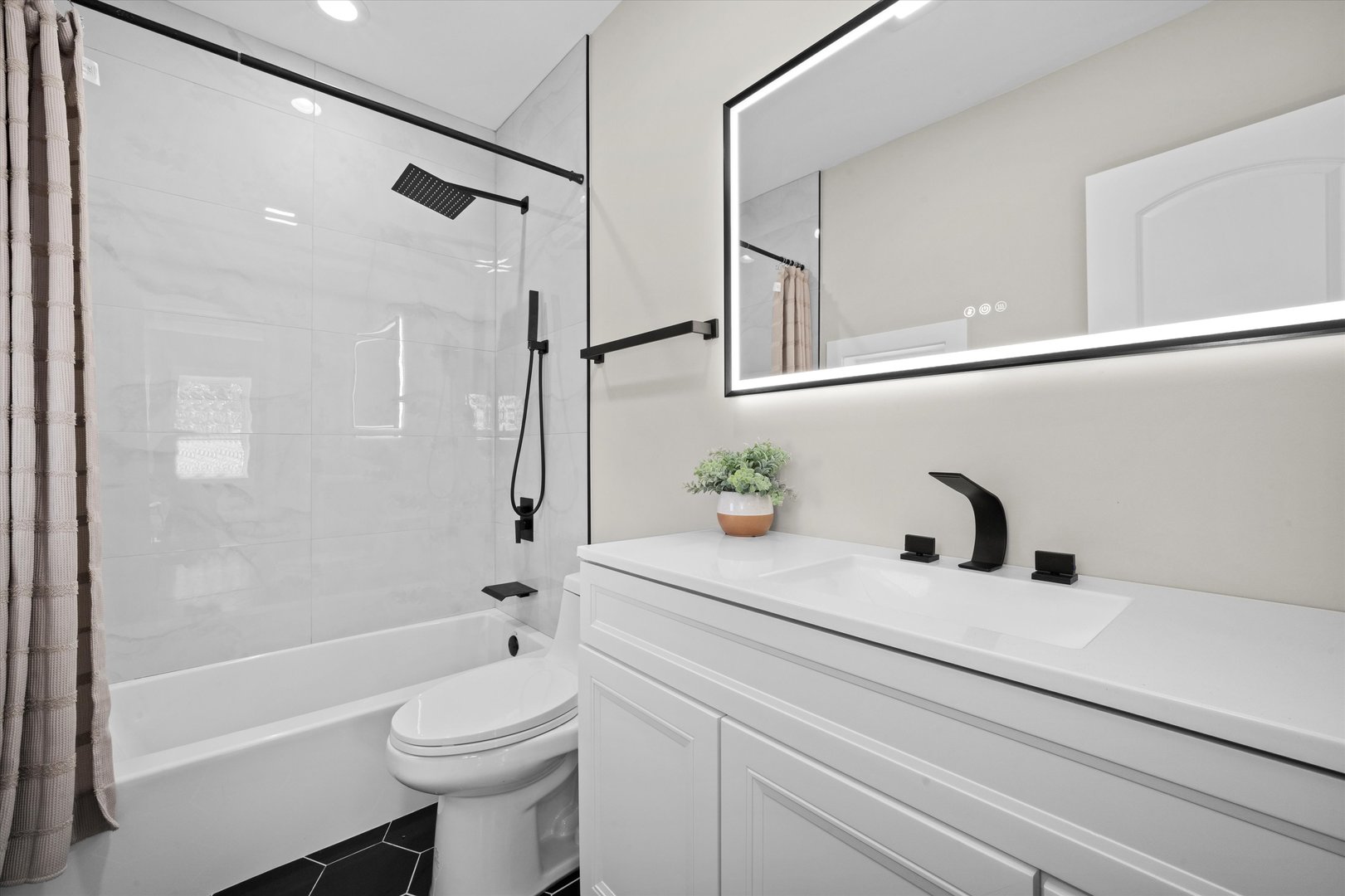 8041 S Blackstone Avenue, Chicago, IL 60619