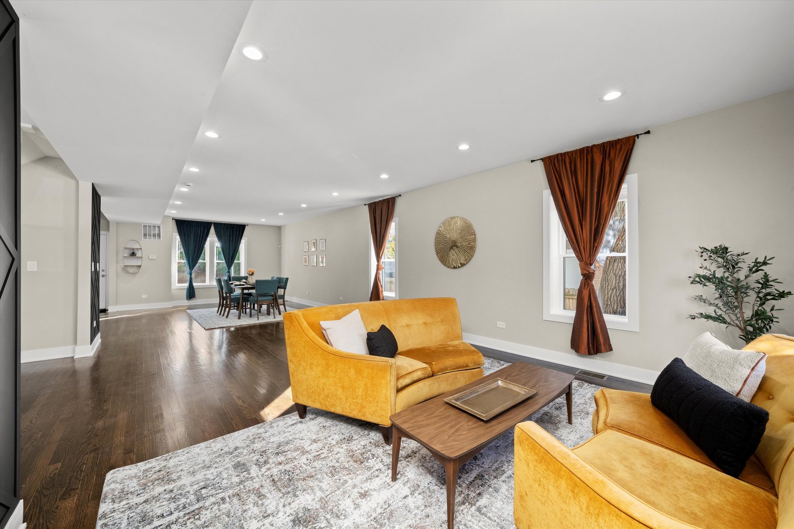 8041 S Blackstone Avenue, Chicago, IL 60619