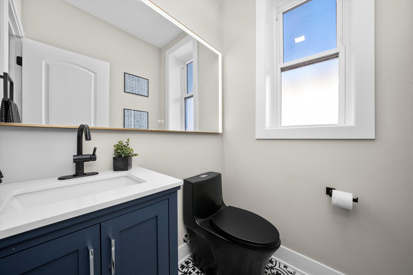 8041 S Blackstone Avenue, Chicago, IL 60619