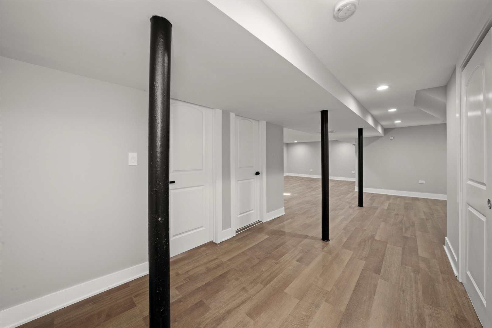 8041 S Blackstone Avenue, Chicago, IL 60619