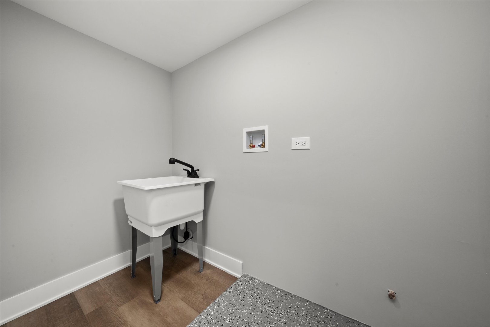 8041 S Blackstone Avenue, Chicago, IL 60619