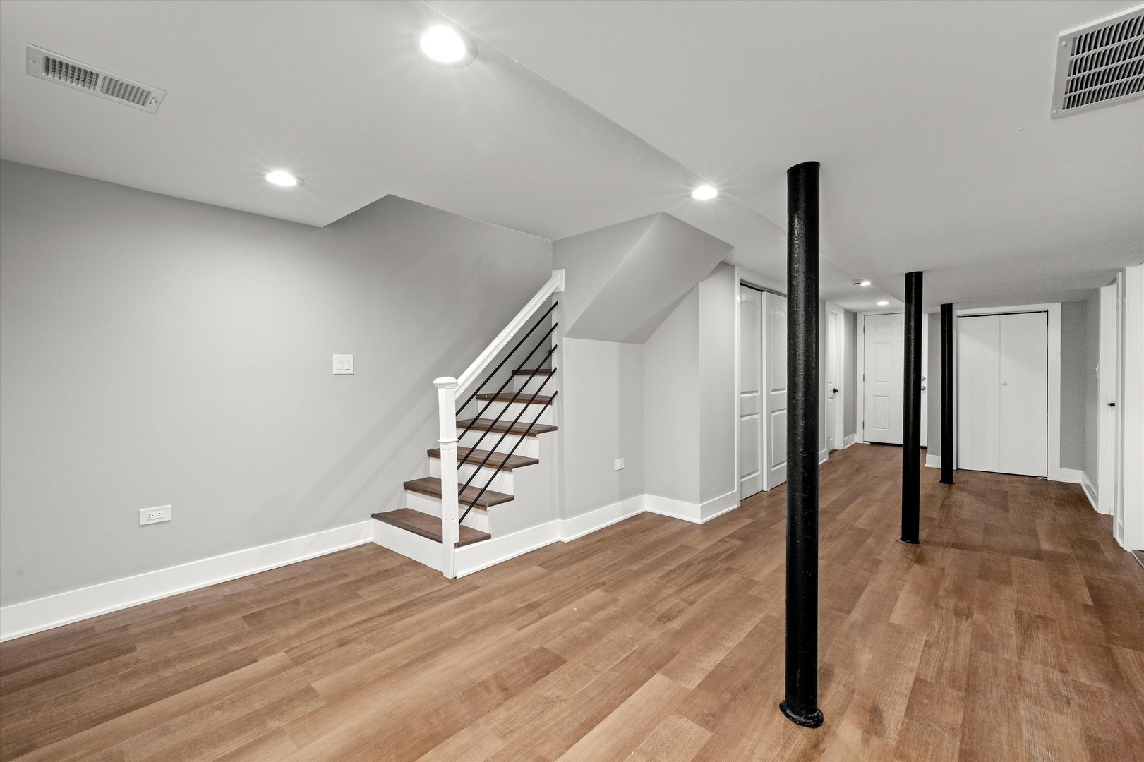 8041 S Blackstone Avenue, Chicago, IL 60619