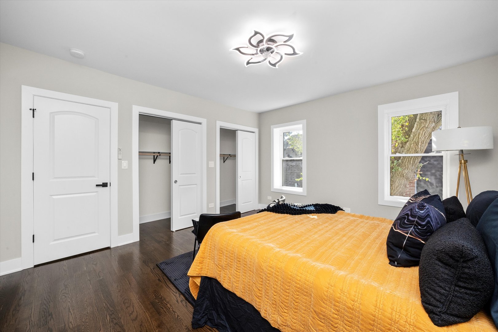 8041 S Blackstone Avenue, Chicago, IL 60619