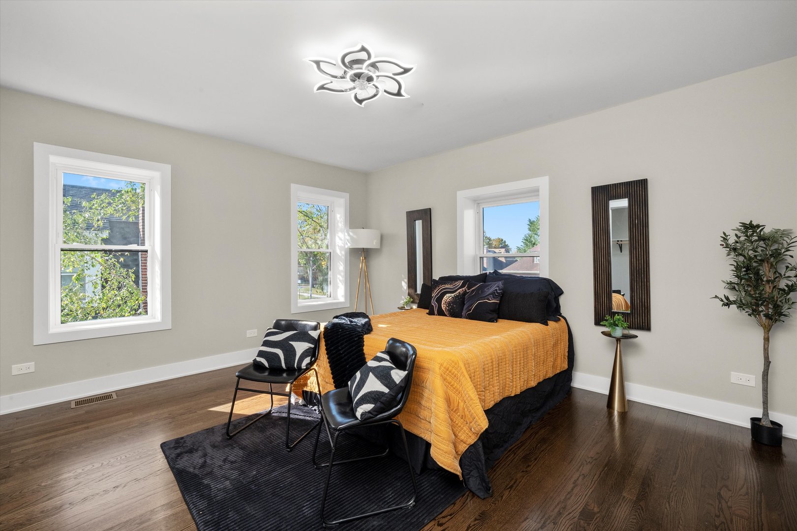 8041 S Blackstone Avenue, Chicago, IL 60619