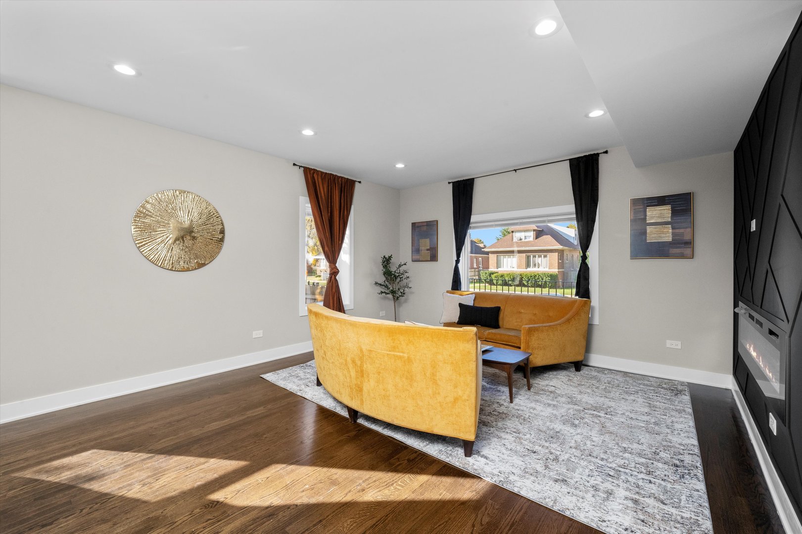 8041 S Blackstone Avenue, Chicago, IL 60619