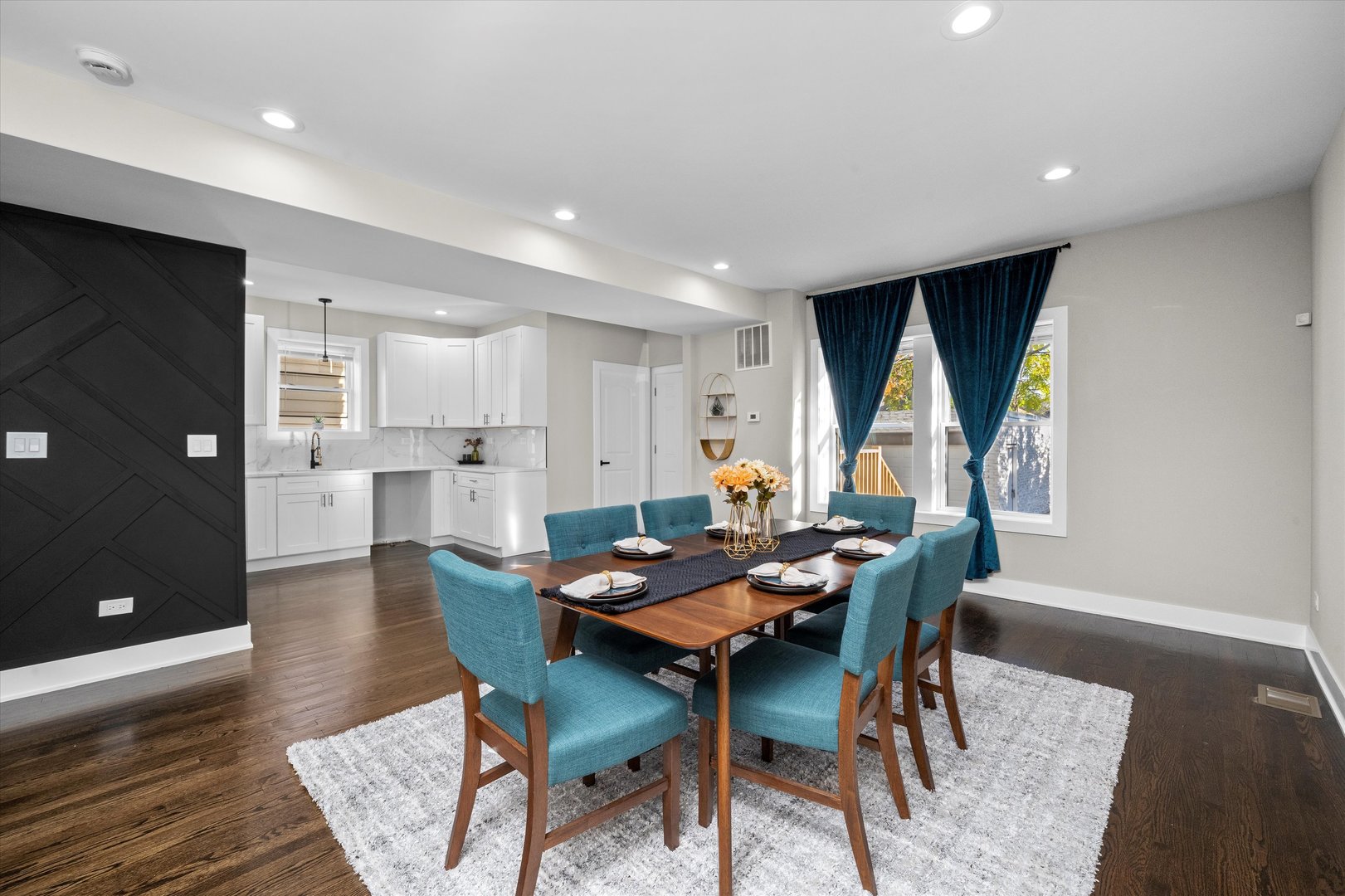 8041 S Blackstone Avenue, Chicago, IL 60619