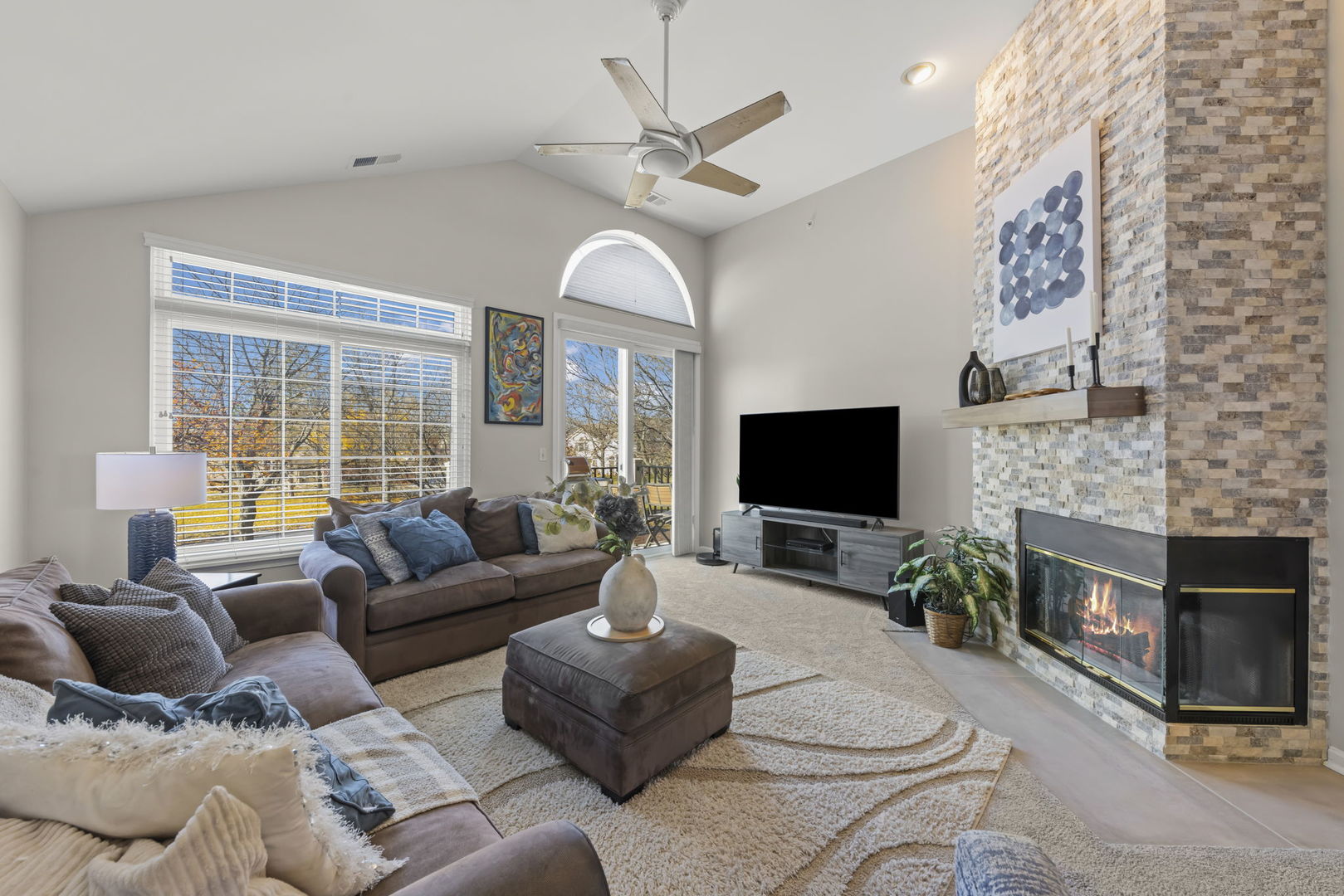 401 Cromwell Circle #2, Bartlett, IL 60103