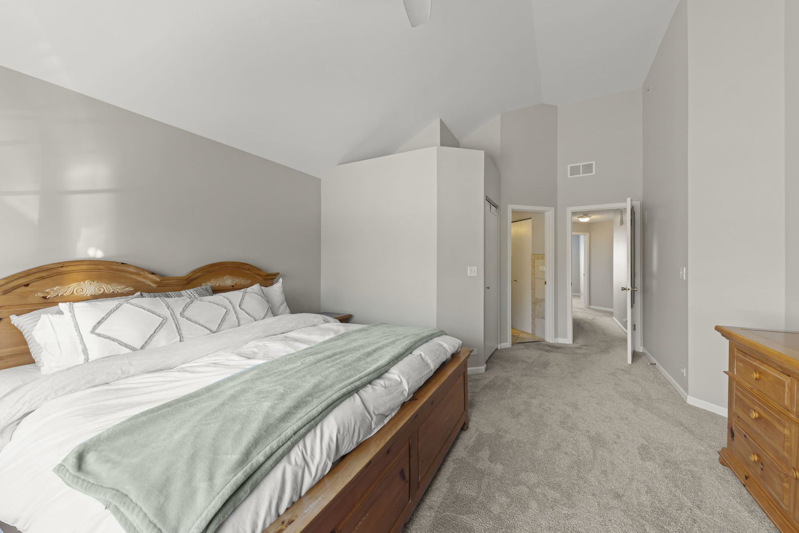 401 Cromwell Circle #2, Bartlett, IL 60103