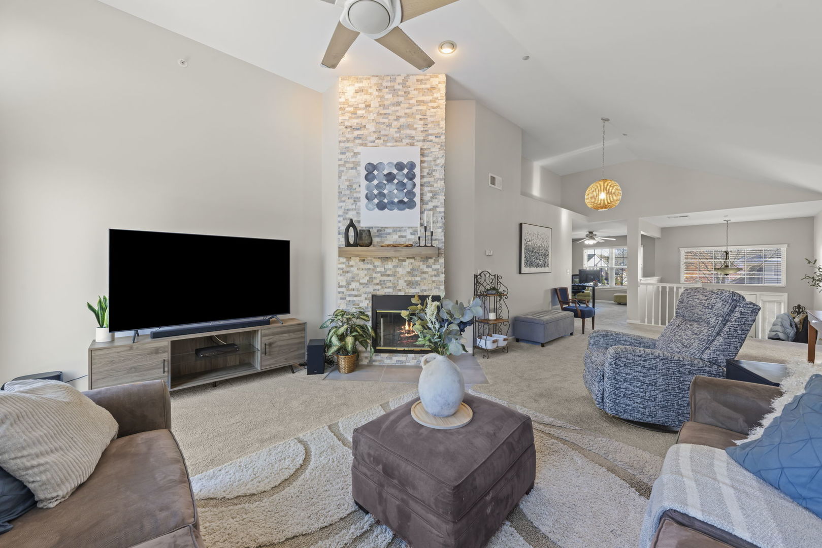 401 Cromwell Circle #2, Bartlett, IL 60103