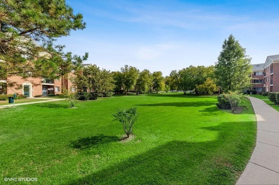 1516 N River West Court #1A, Mount Prospect, IL 60056