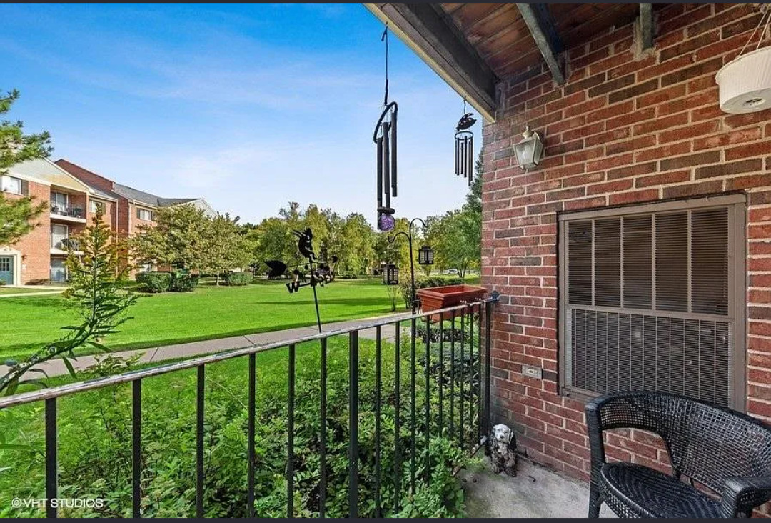 1516 N River West Court #1A, Mount Prospect, IL 60056