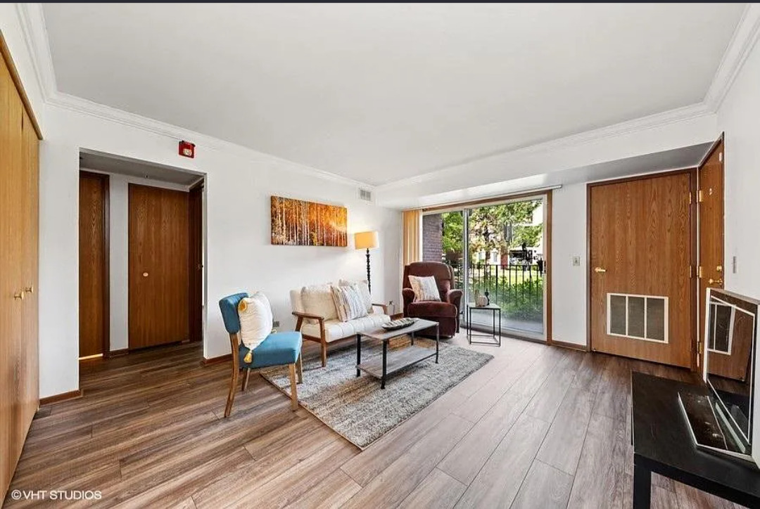 1516 N River West Court #1A, Mount Prospect, IL 60056