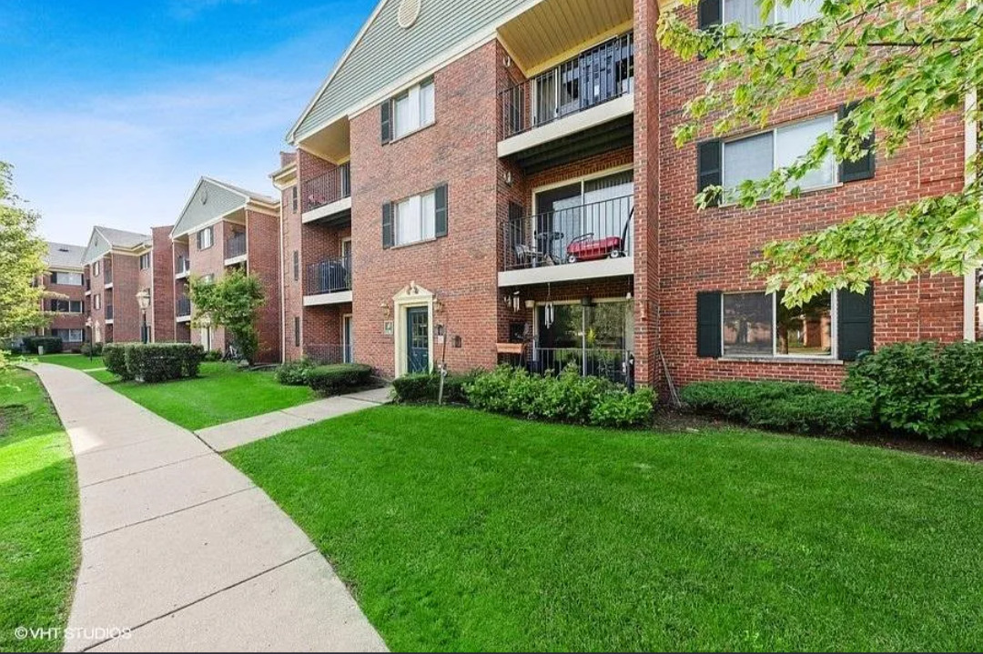 1516 N River West Court #1A, Mount Prospect, IL 60056