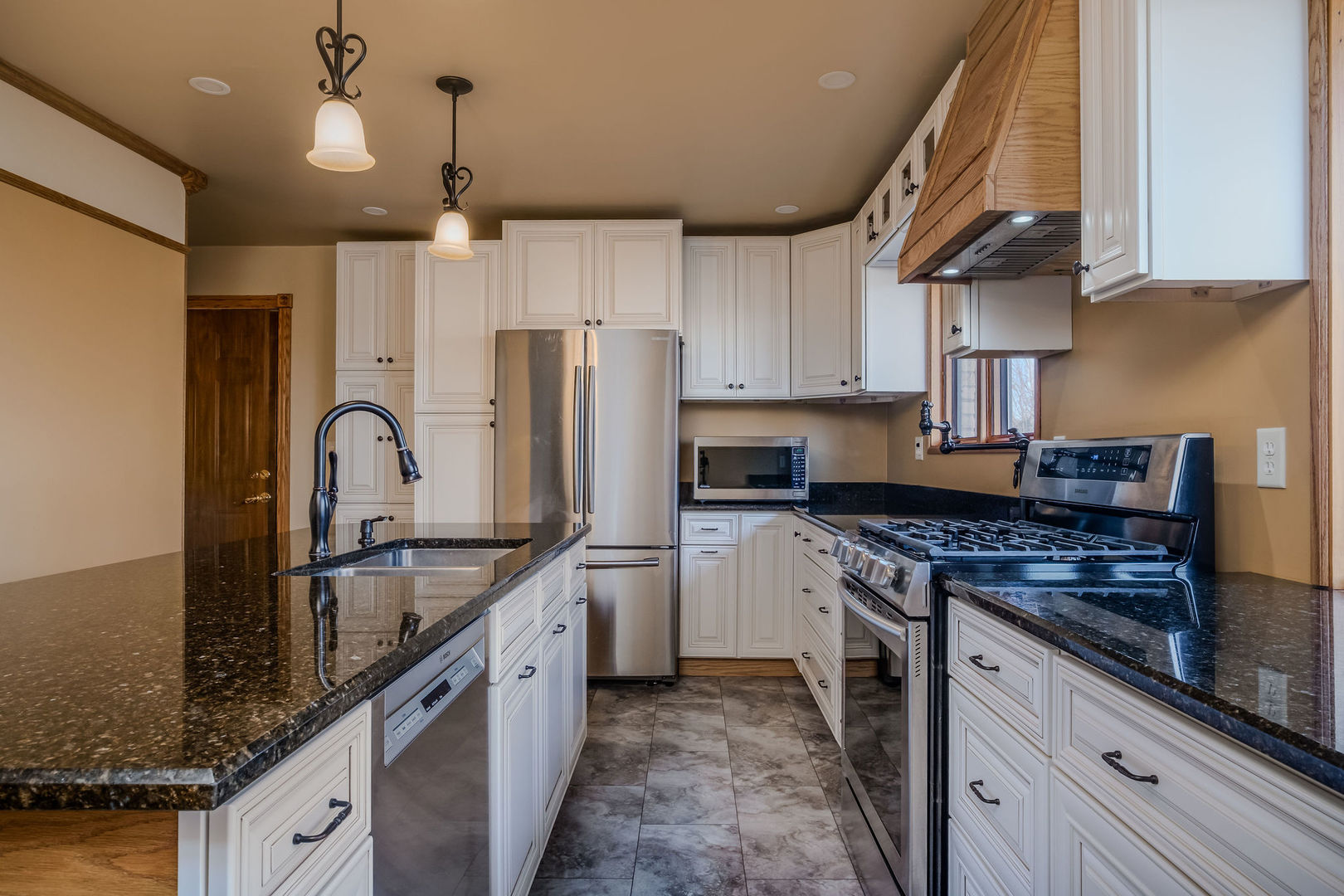 104 Lakewood Drive, Antioch, IL 60002