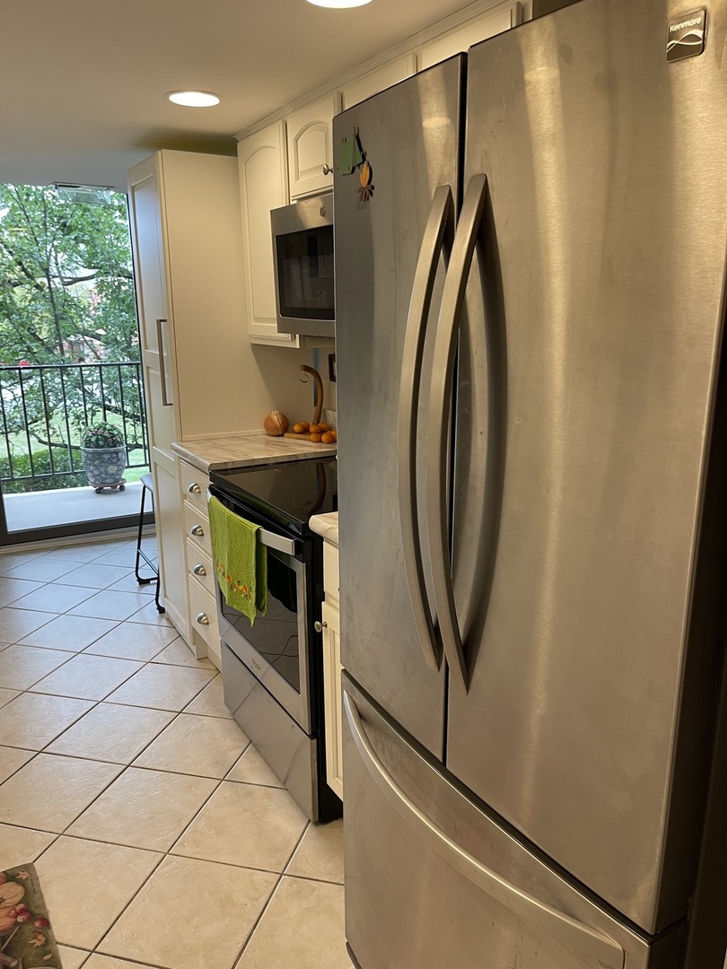 2 S Atrium Way #203, Elmhurst, IL 60126