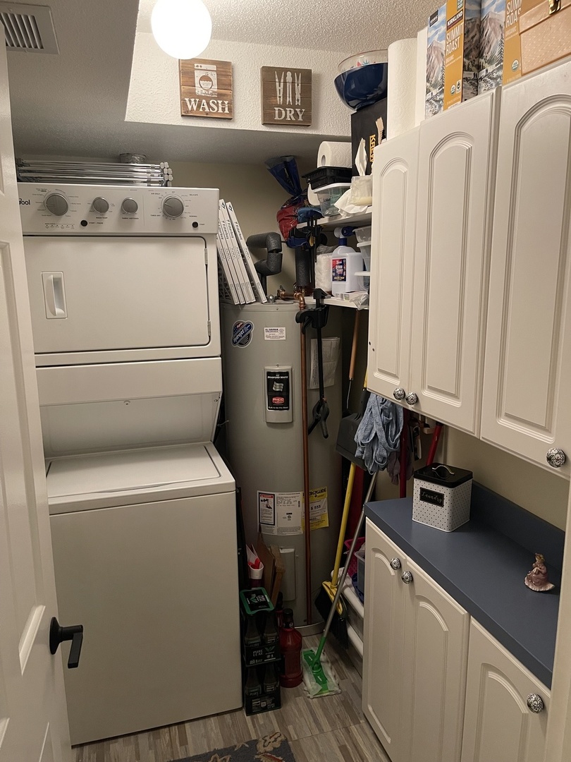 2 S Atrium Way #203, Elmhurst, IL 60126