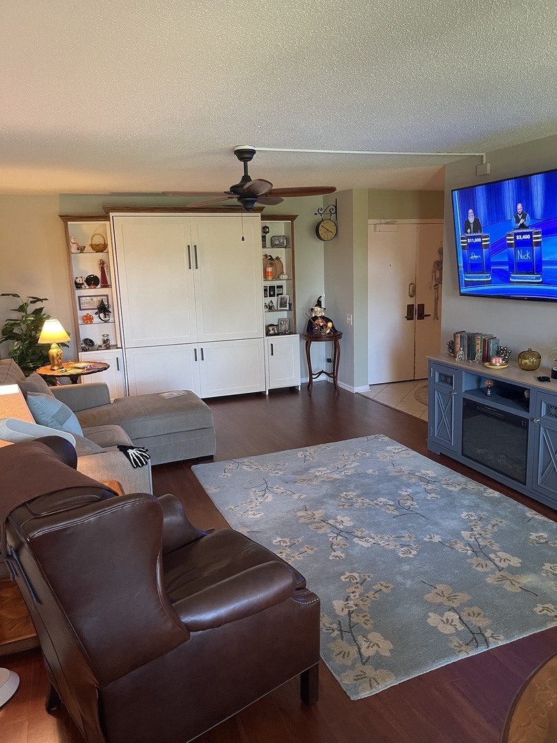 2 S Atrium Way #203, Elmhurst, IL 60126